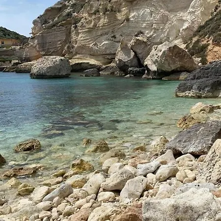 Sardinia Holidays בית הארחה